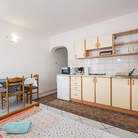 Nice Apartment Silvia Novalja Exterior photo