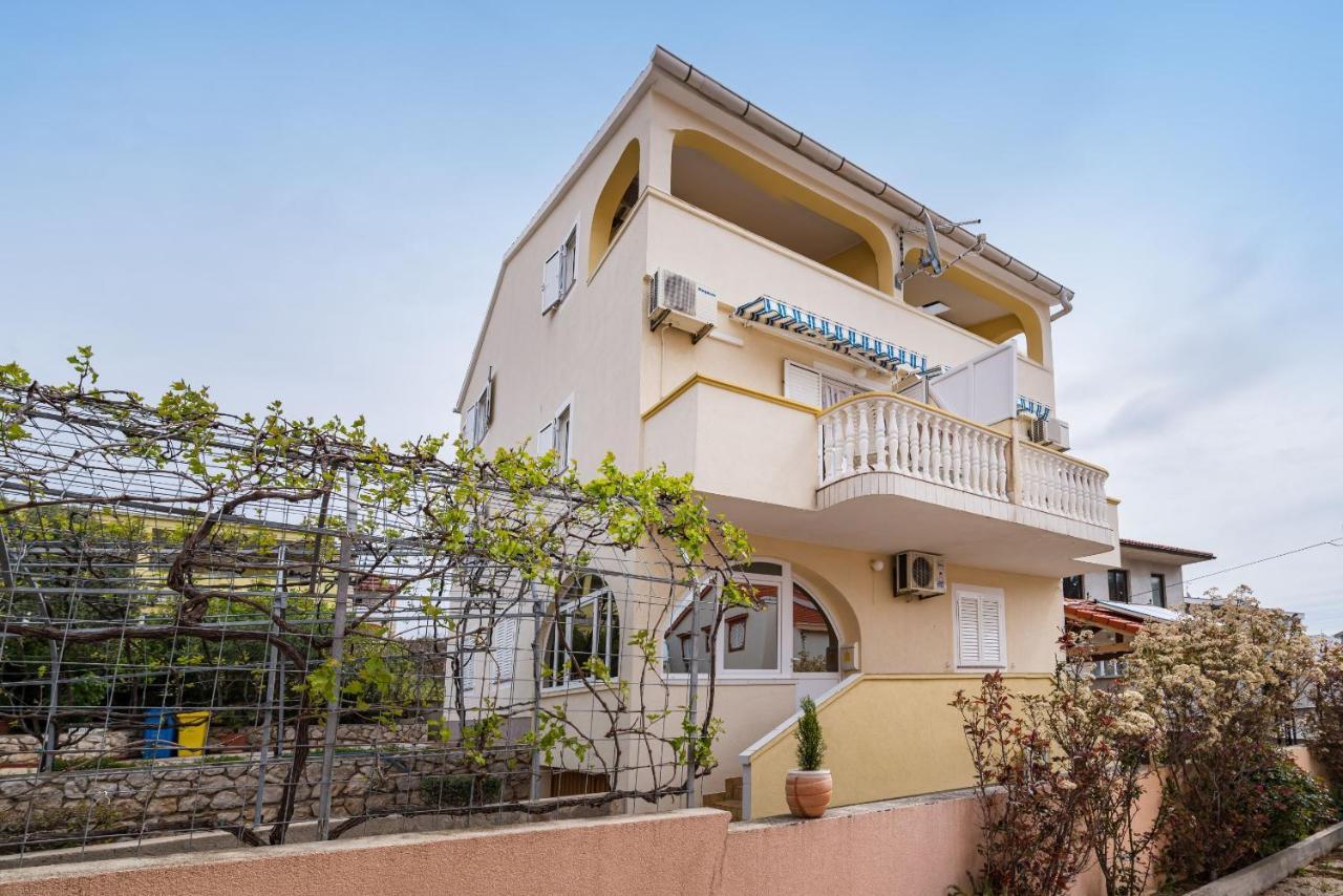 Nice Apartment Silvia Novalja Exterior photo