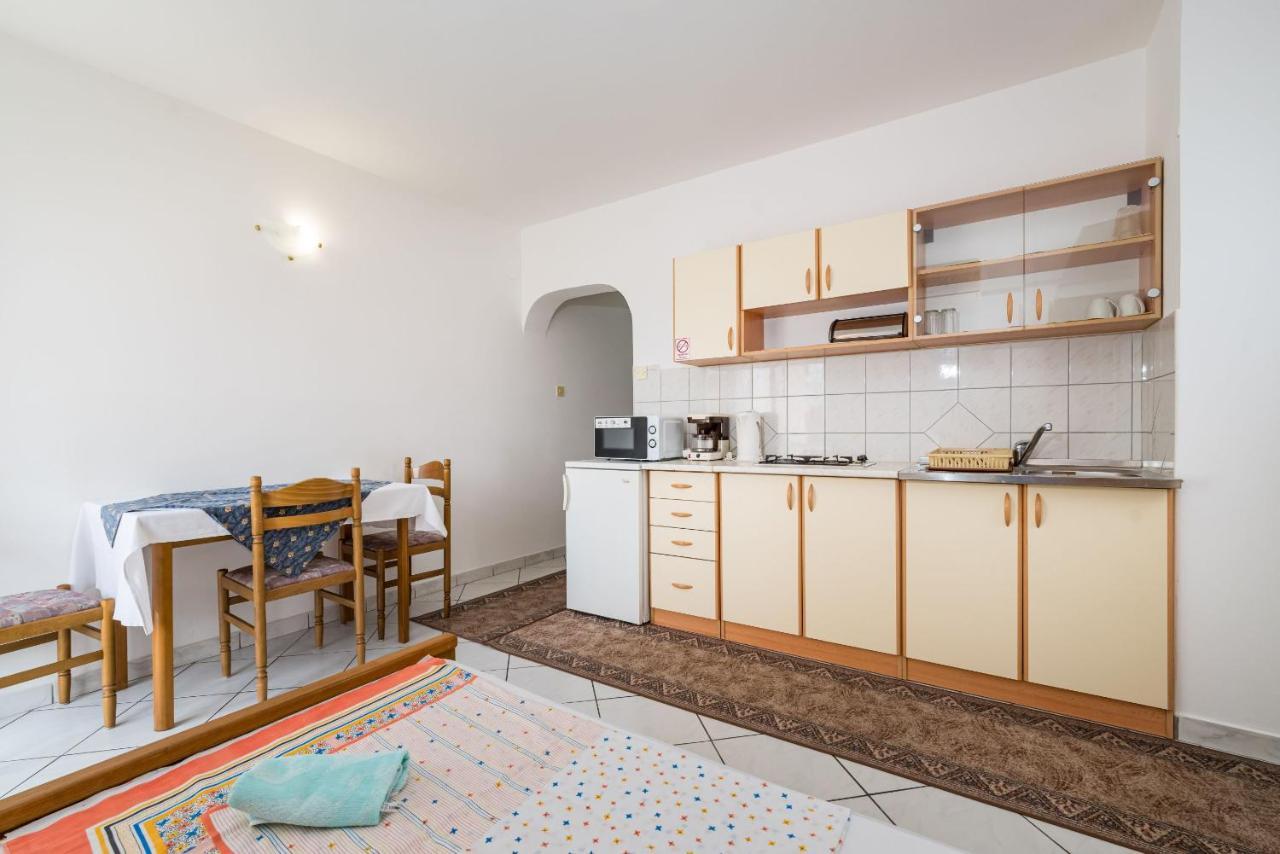 Nice Apartment Silvia Novalja Exterior photo