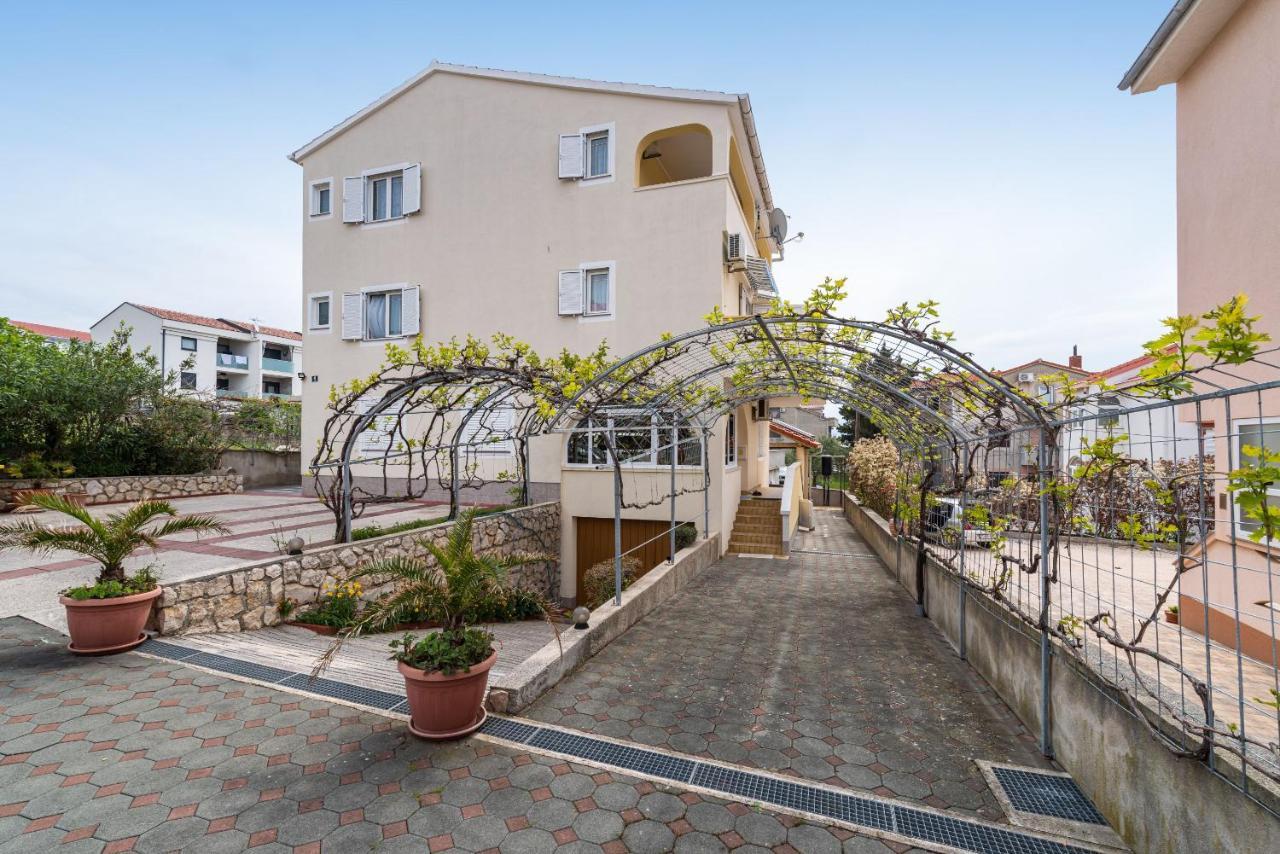 Nice Apartment Silvia Novalja Exterior photo