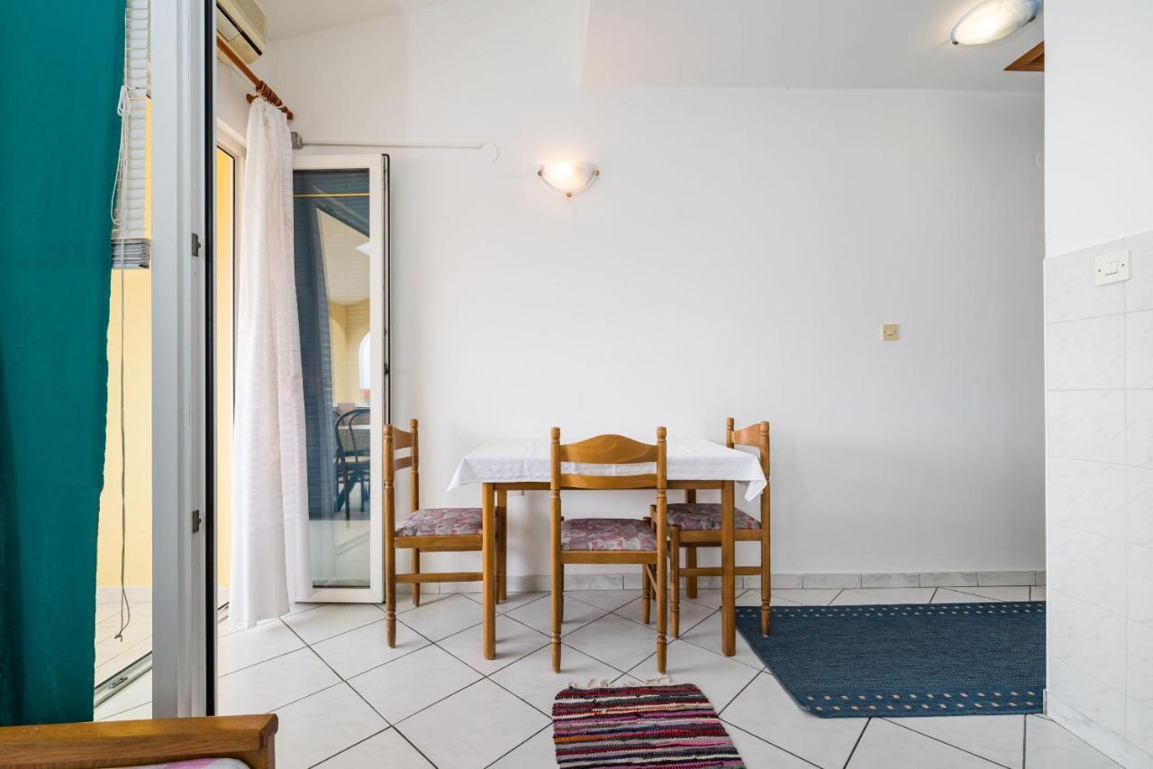 Nice Apartment Silvia Novalja Exterior photo