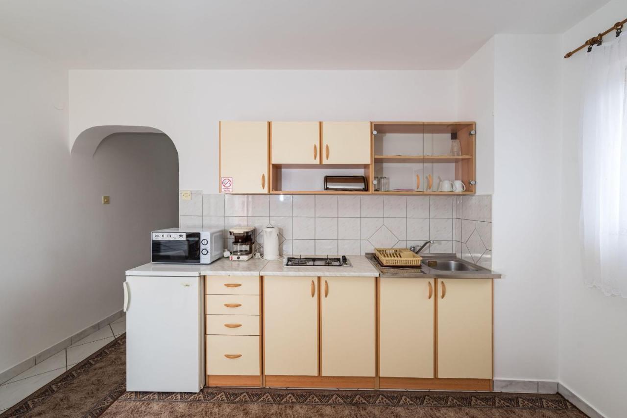 Nice Apartment Silvia Novalja Exterior photo