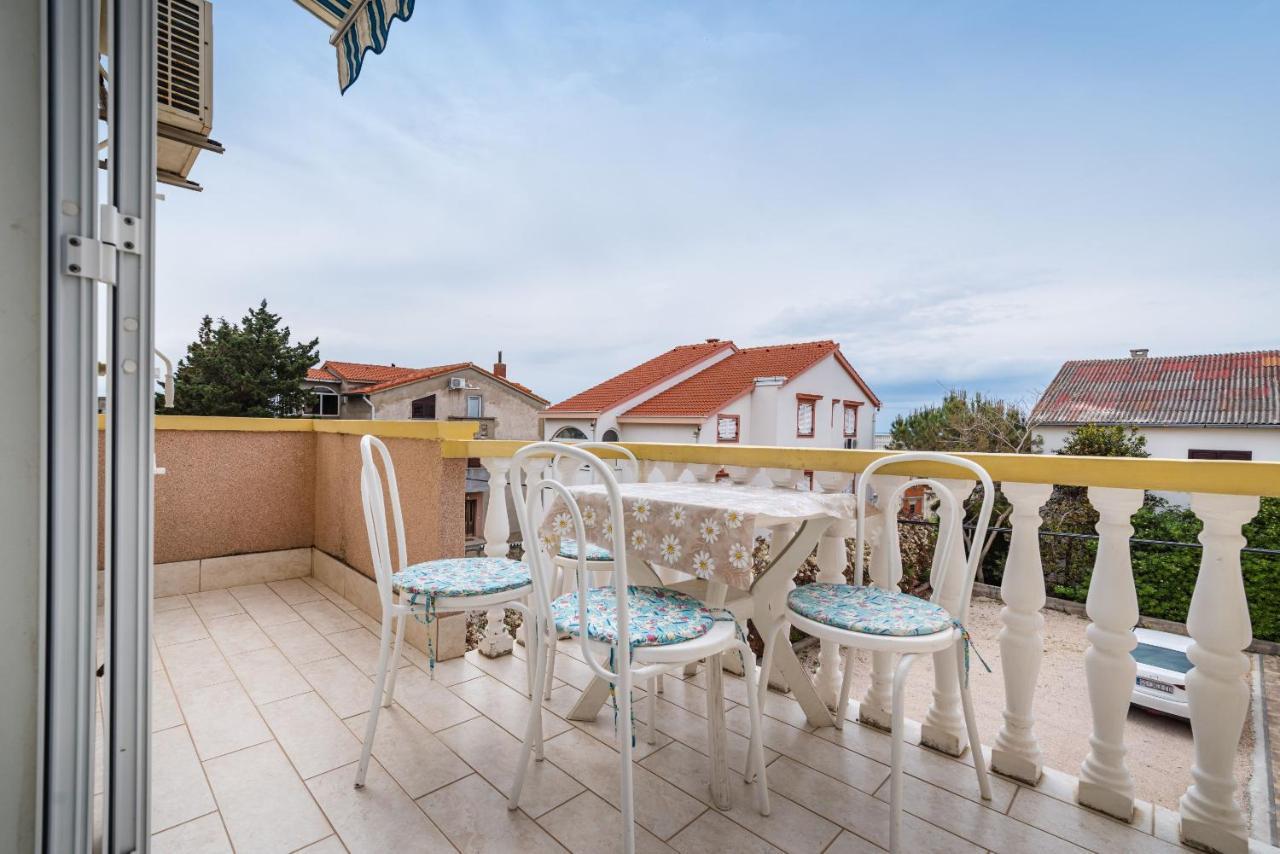 Nice Apartment Silvia Novalja Exterior photo