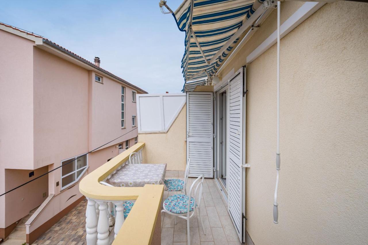 Nice Apartment Silvia Novalja Exterior photo