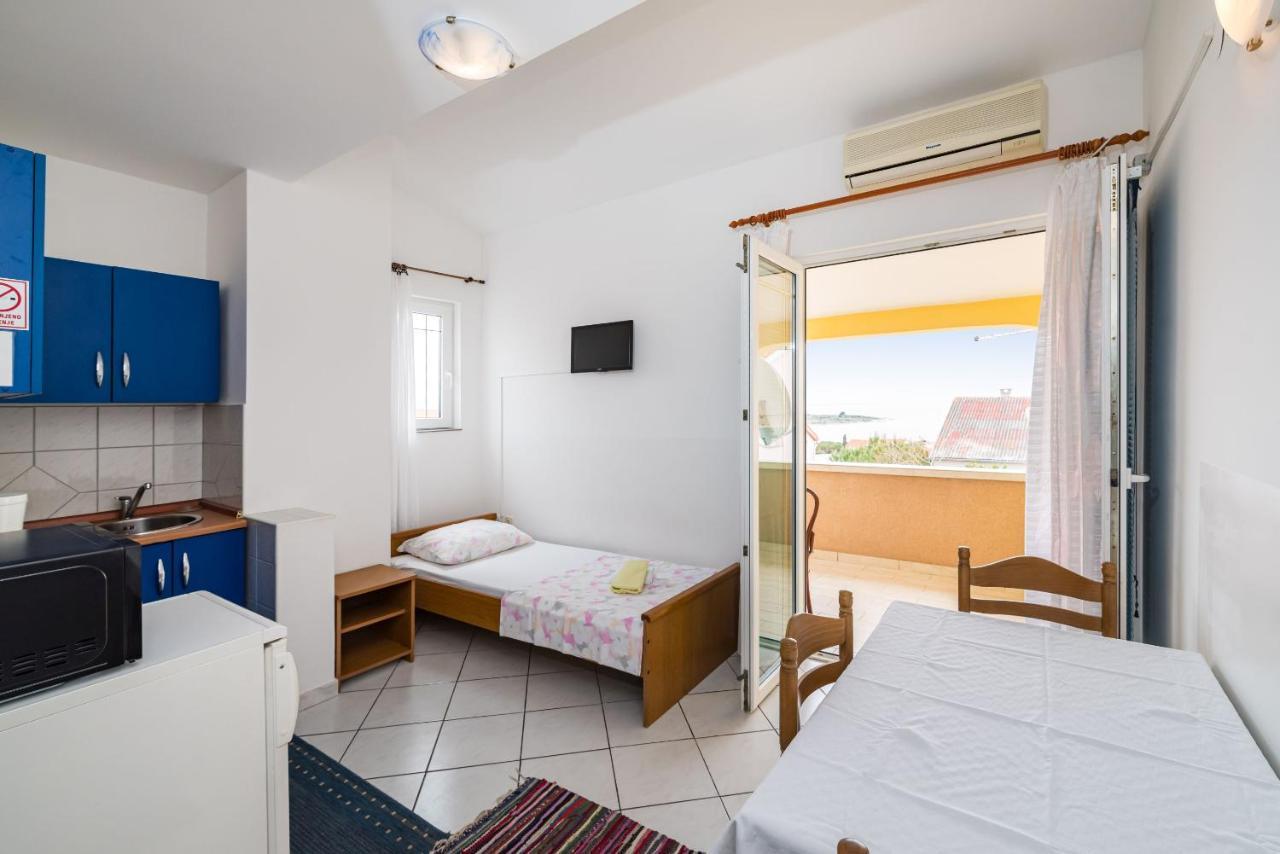 Nice Apartment Silvia Novalja Exterior photo